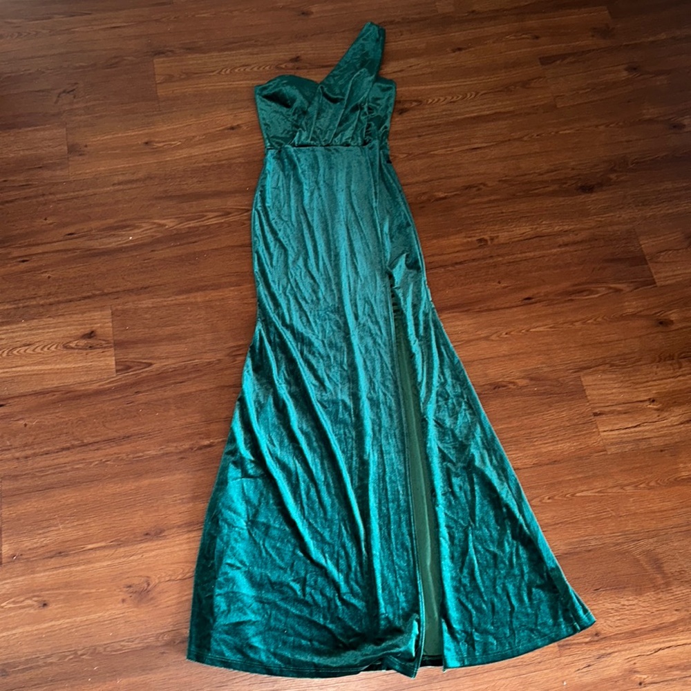 Velvet emerald green gown.
